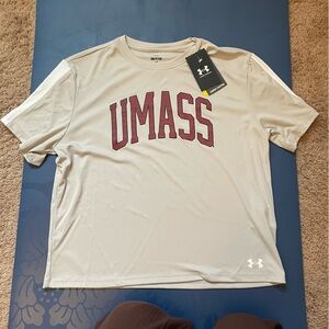UMASS ATHLETICS CROPPED WORKOUT TEE